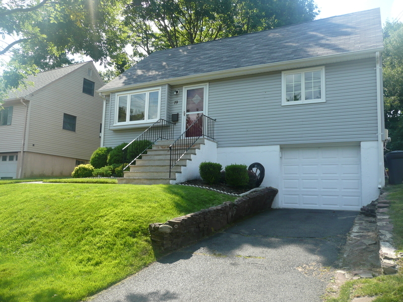 Property Photo: 19 Ivanhoe Ter NJ 07003