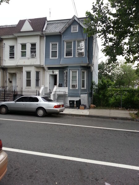 Property Photo:  83 Garside St  NJ 07104 