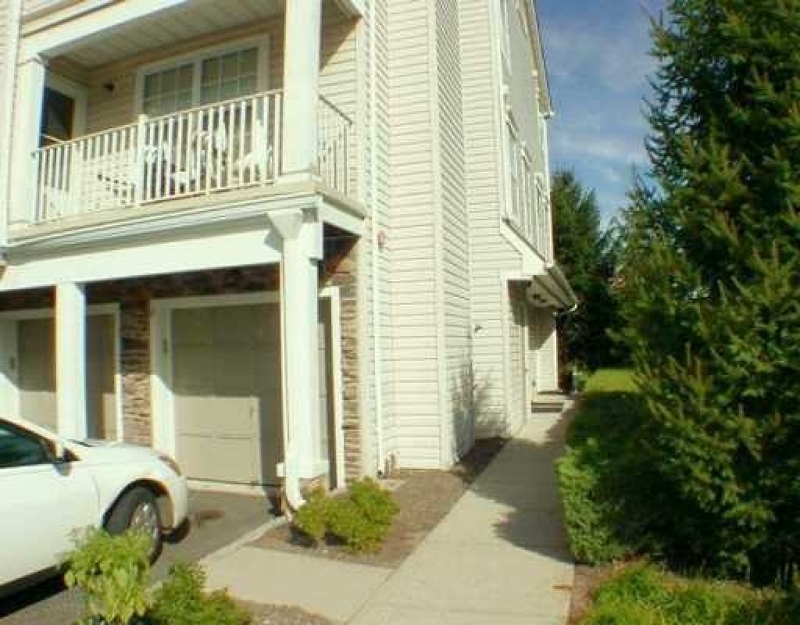 Property Photo:  4 Prestwick Way  NJ 08820 