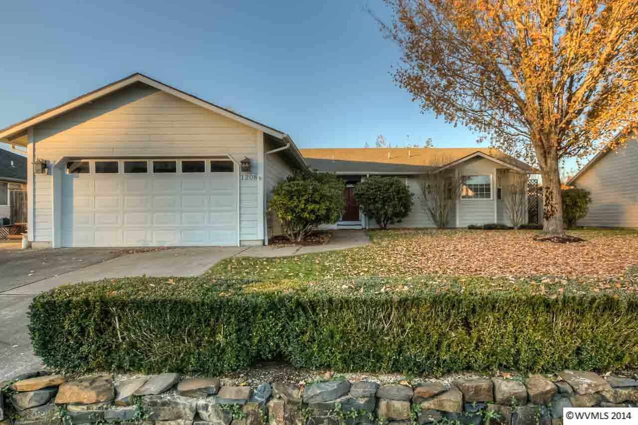 Property Photo: 1208 Mickey Ln OR 97361