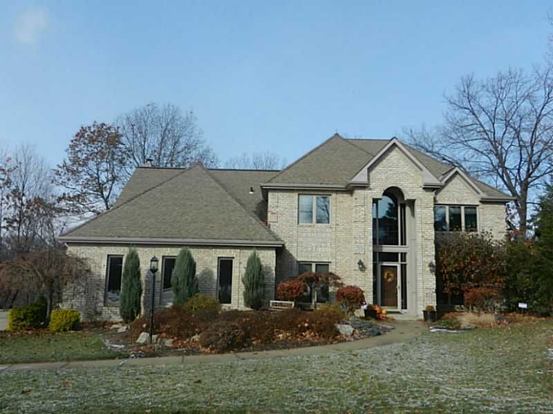 Property Photo: 2308 Meadow Vue Drive PA 15108