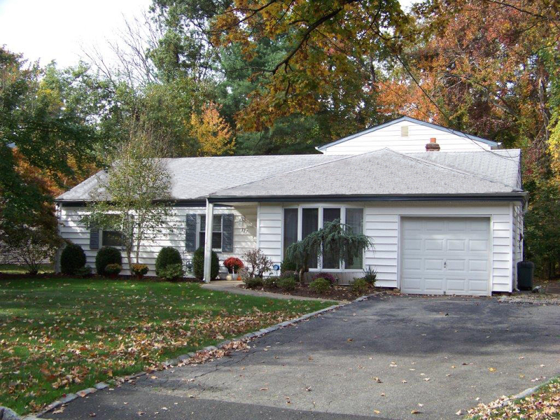 Property Photo: 117 Fellswood Dr NJ 07039