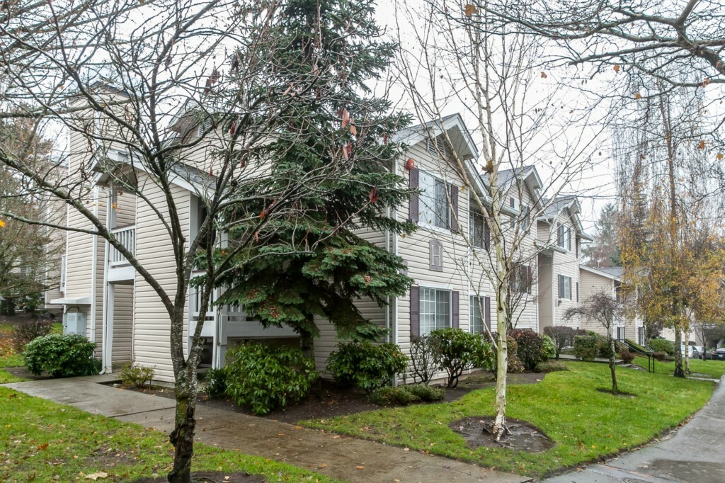 Property Photo:  19230 Forest Park Dr NE H125  WA 98155 