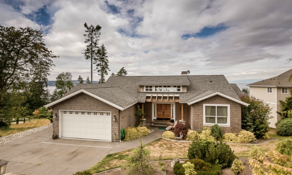 Property Photo: 420 Vanderlin Dr WA 98282