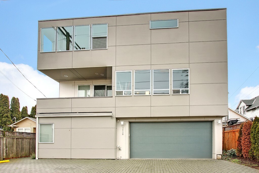 Property Photo: 3810 Linden Ave N WA 98103
