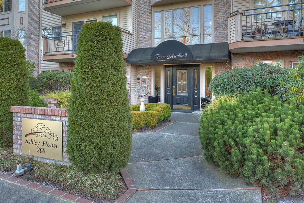 Property Photo: 200 99th Ave NE 26 WA 98004