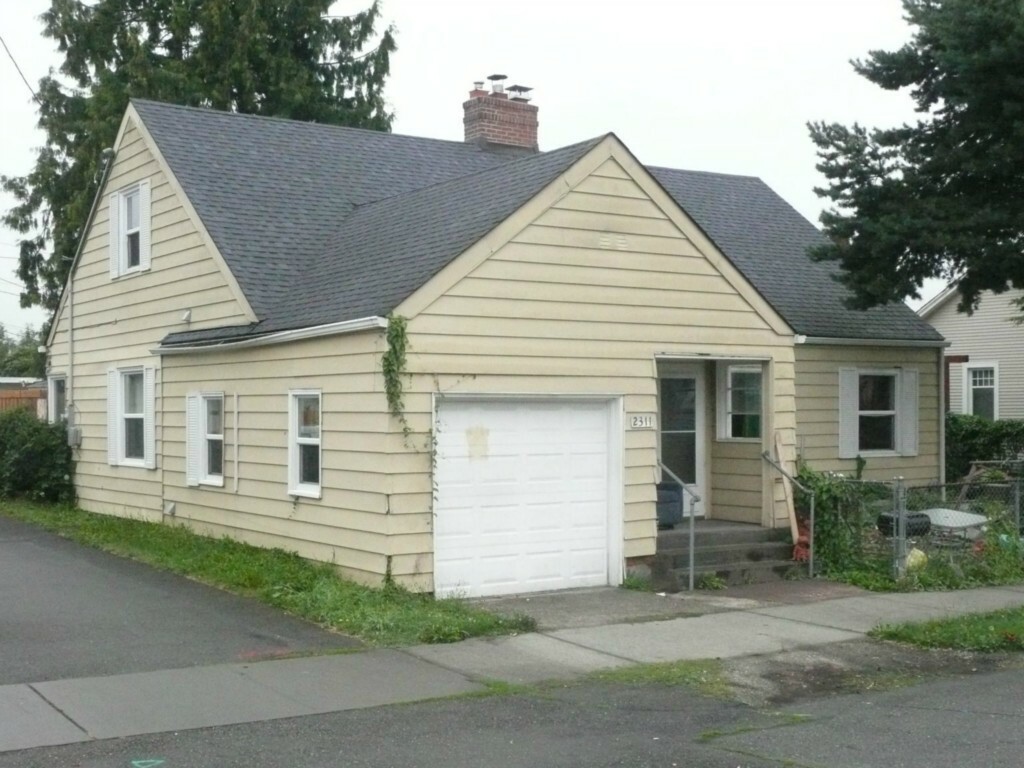 Property Photo:  2311 19th St  WA 98201 