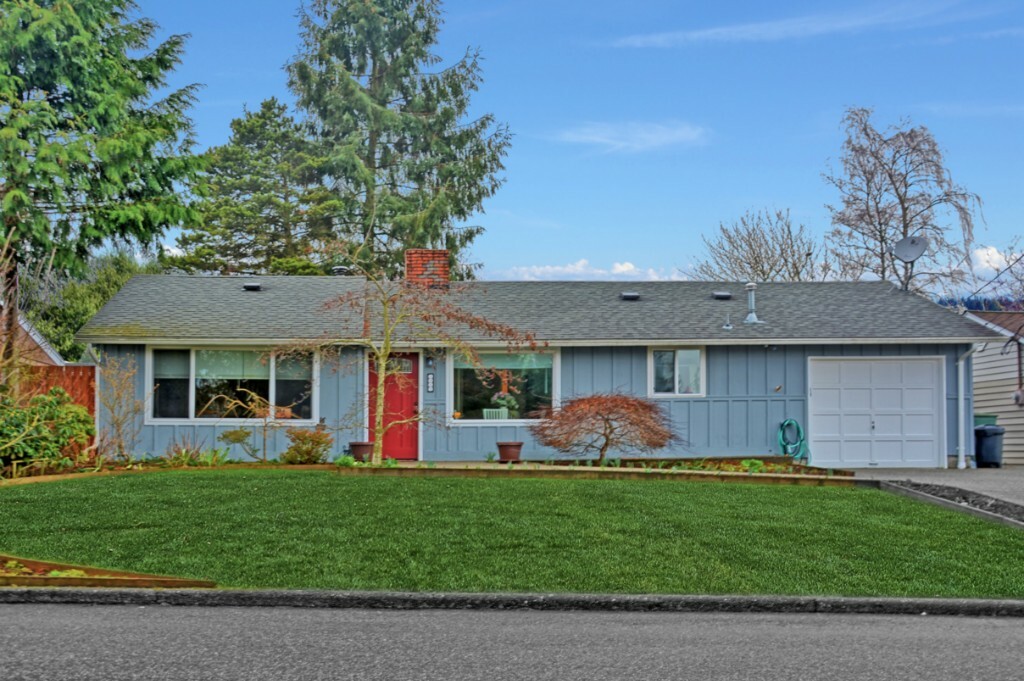 Property Photo:  4956 Elm St  WA 98203 