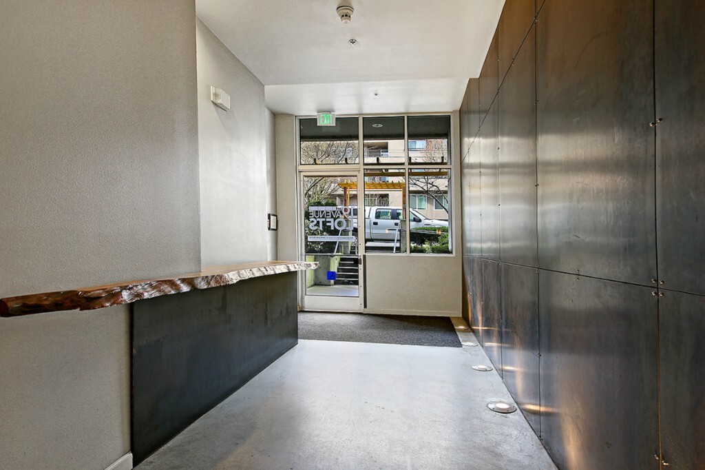 Property Photo: 1812 19th Ave 204 WA 98122