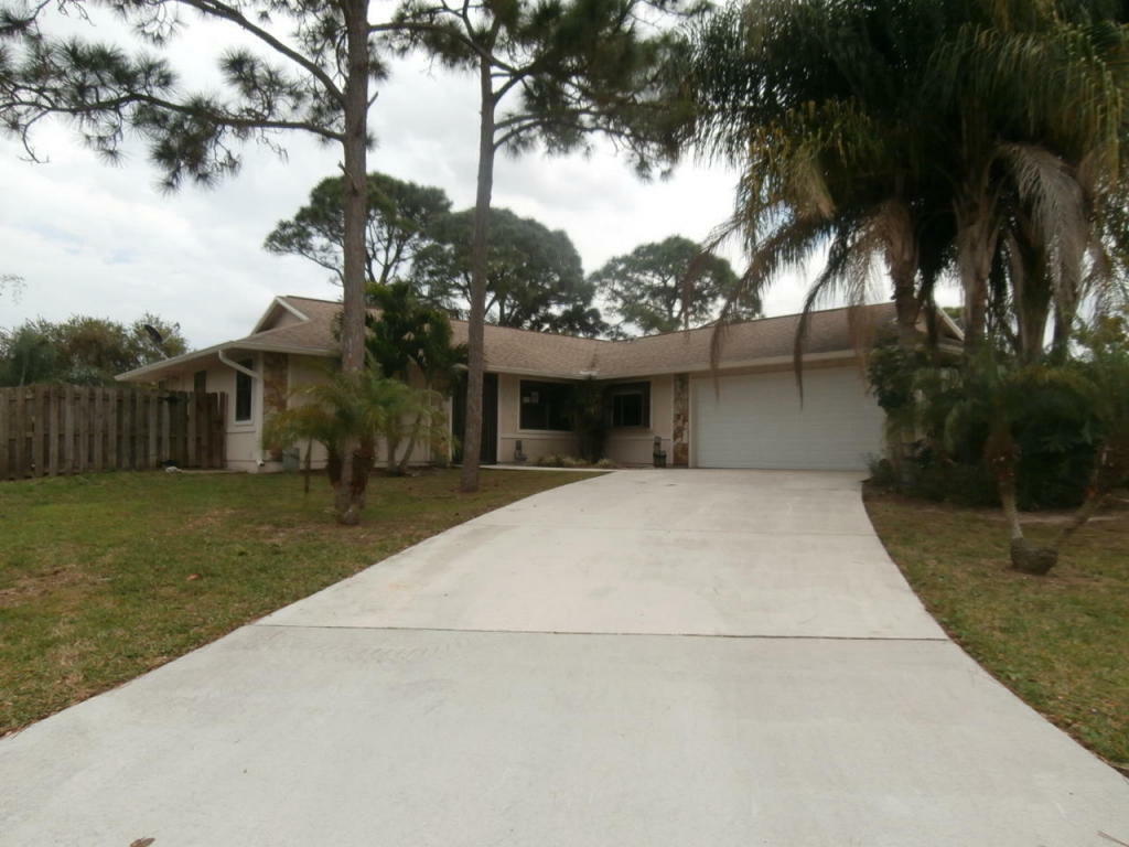 Property Photo:  2059 SW Woodside Way  FL 34990 