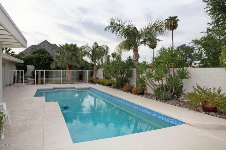 Property Photo: 2432 E Yucca Street AZ 85028