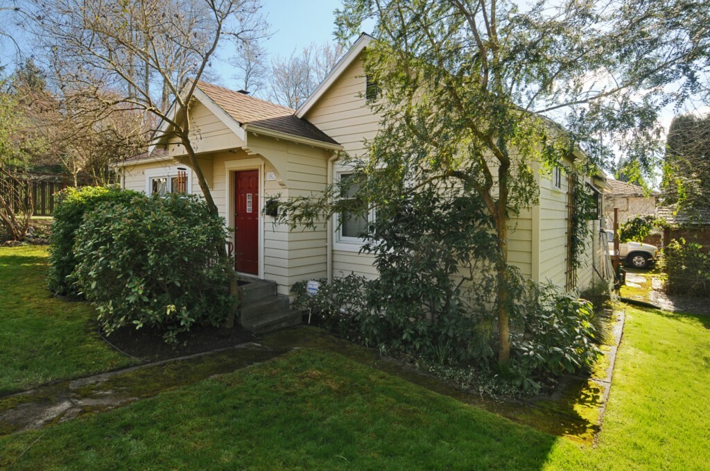 3823 NE 75th St  Seattle WA 98115 photo