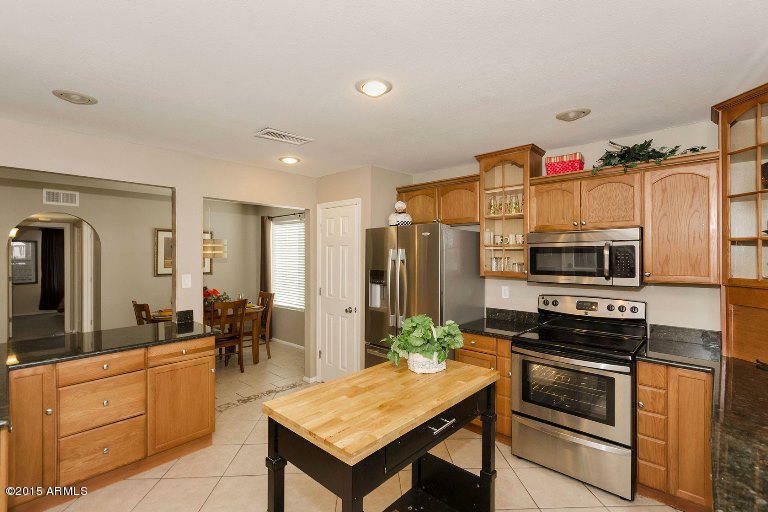 Property Photo:  2204 S Beverly Circle  AZ 85210 