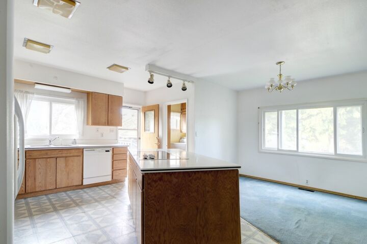 Property Photo:  725 S 193rd Place  WA 98148 