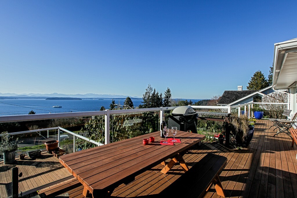 Property Photo:  9844 46th Ave SW  WA 98136 