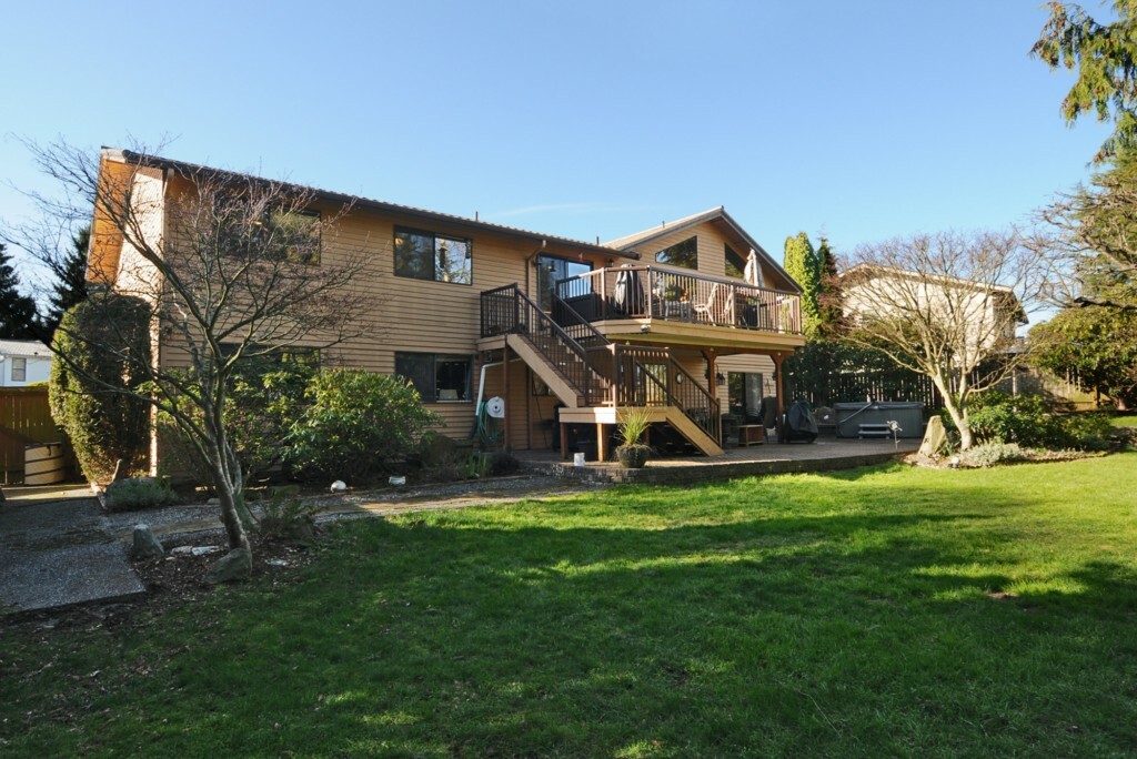 Property Photo:  915 Hindley Lane  WA 98020 