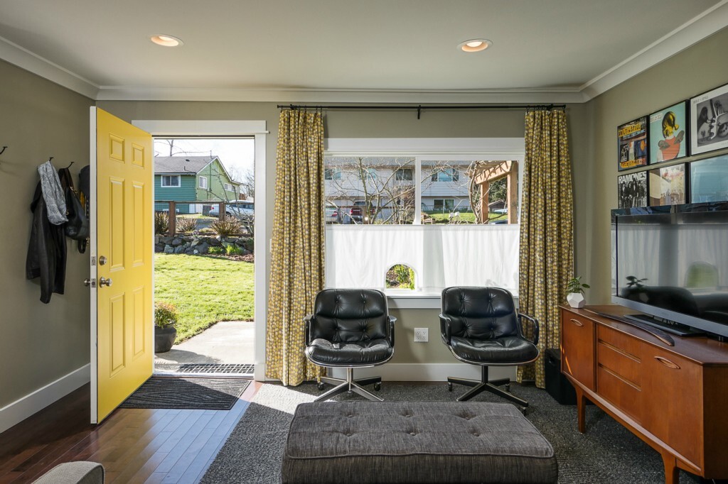 Property Photo:  5920 18th Ave SW  WA 98106 