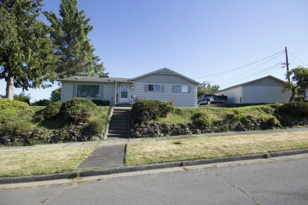 Property Photo:  502 S 61st St  WA 98408 