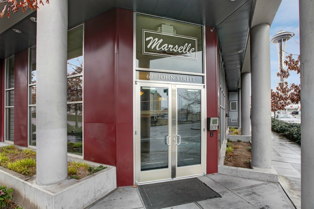 Property Photo: 699 John St 605 WA 98109