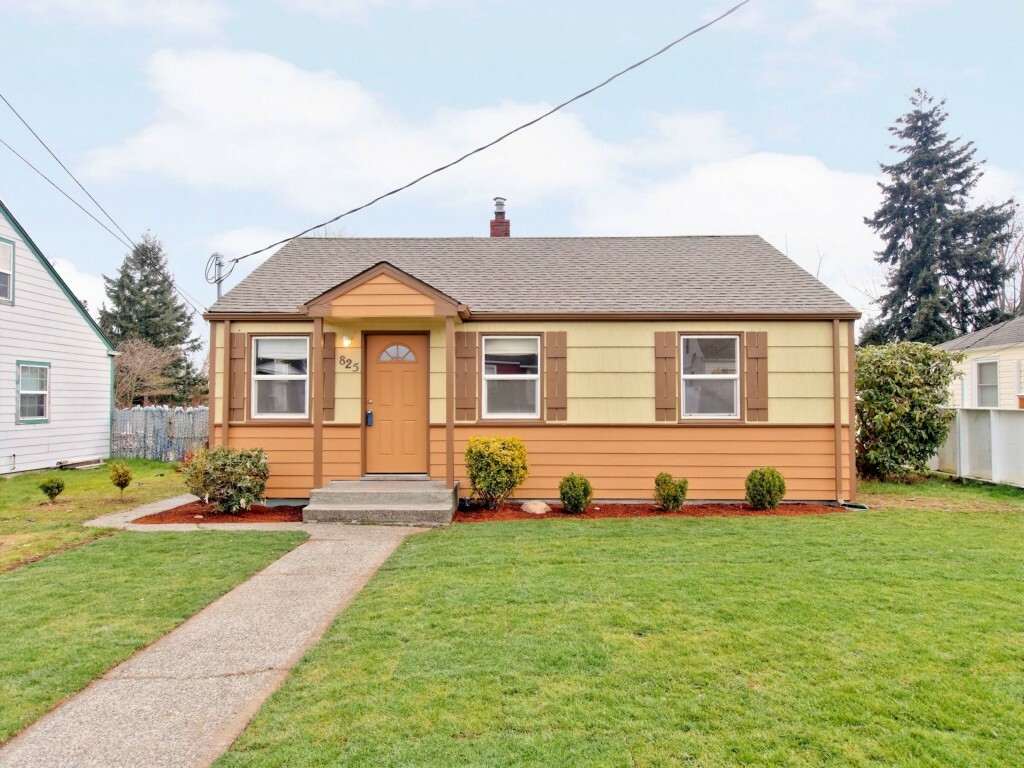 Property Photo:  825 S Macarthur St  WA 98465 