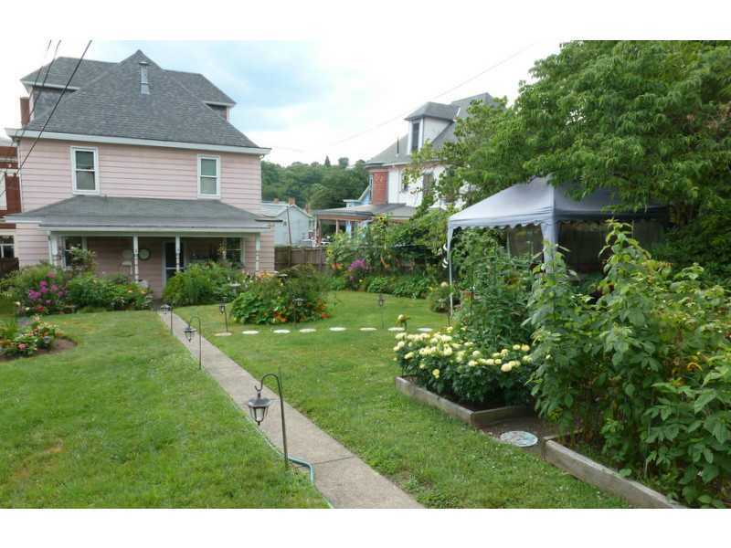 Property Photo:  527 Oak Street  PA 15642 