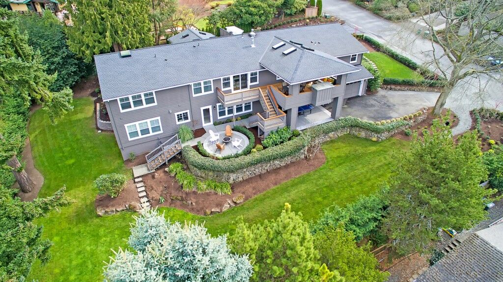 Property Photo: 9640 NE 32nd St WA 98004