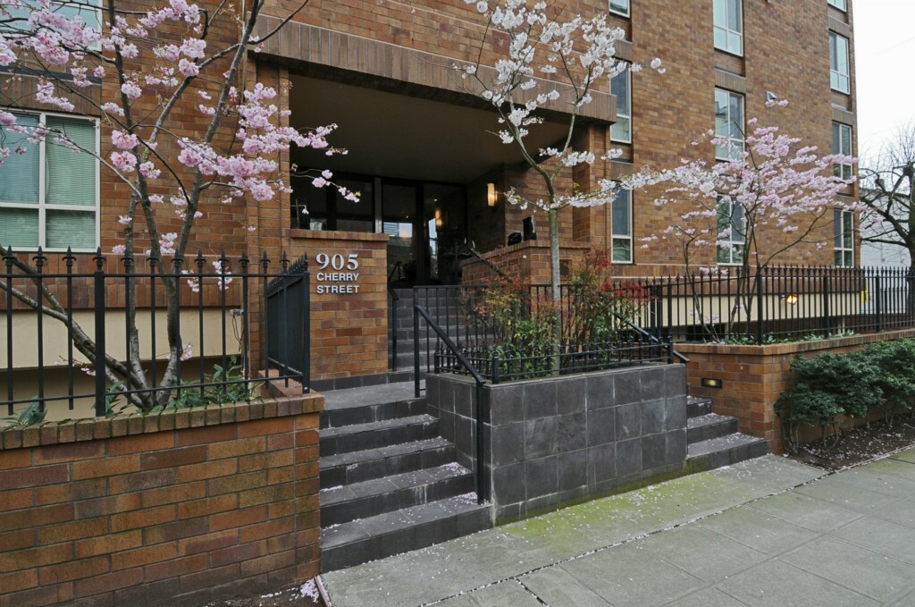 Property Photo: 905 Cherry St 501 WA 98104