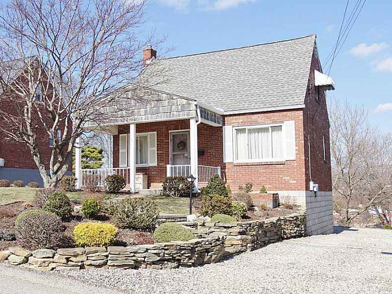 Property Photo:  847 Newport Dr  PA 15234 