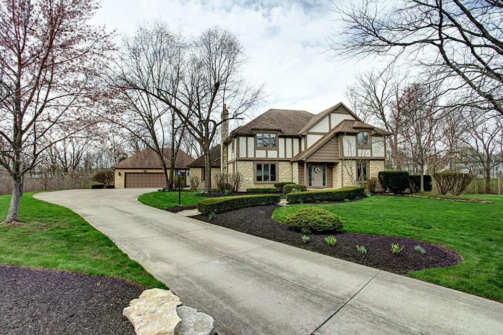 Property Photo:  935 Raintree Court  OH 43081
