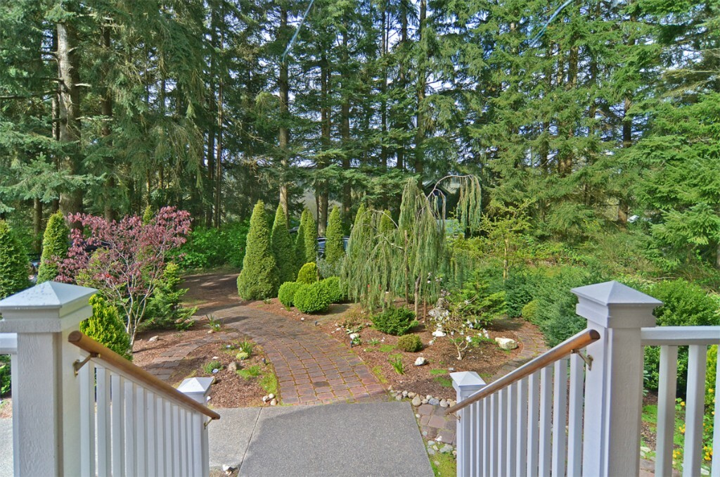 Property Photo:  9564 NE Beach Crest Dr  WA 98110 