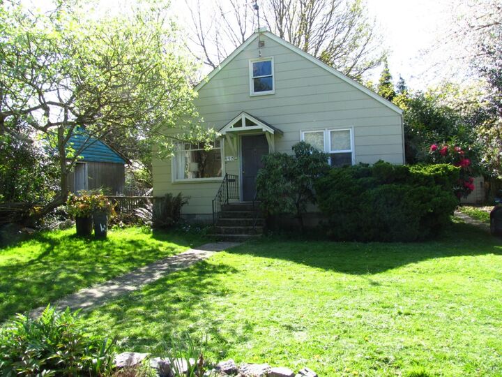 Property Photo: 915 Jackson St WA 98368