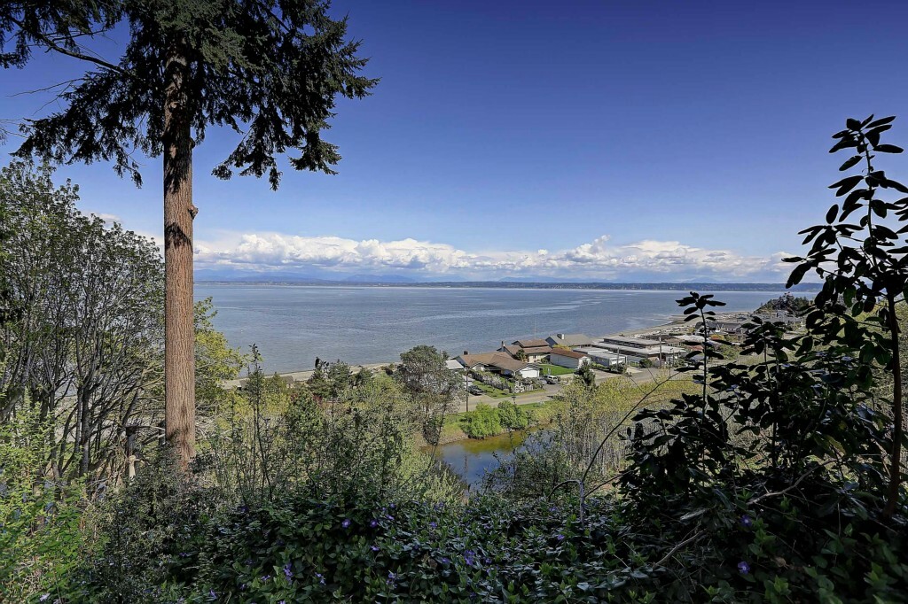 Property Photo:  1267 Country Club Dr  WA 98282 