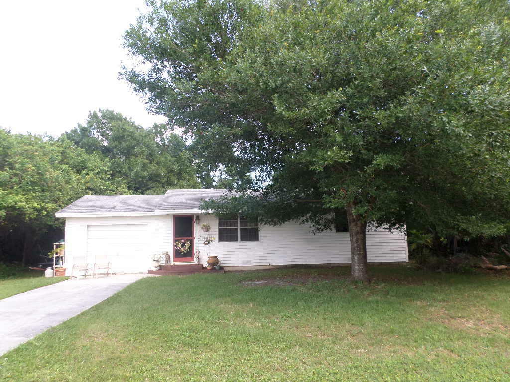 Property Photo:  5108 Hickory Drive  FL 34982 