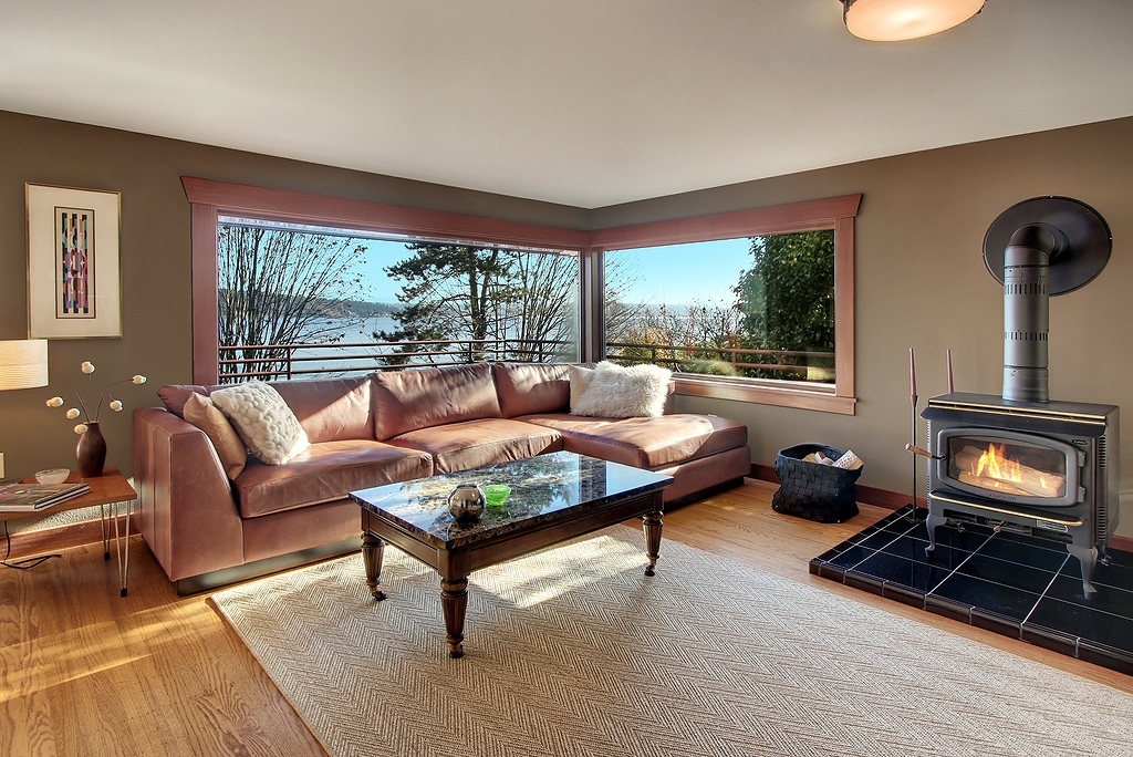Property Photo: 10650 Lakeside Ave NE WA 98125