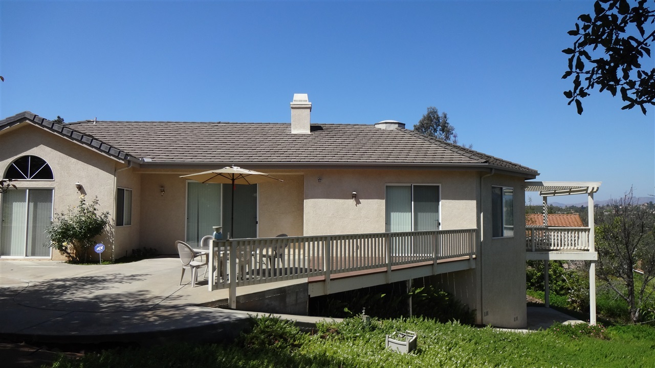 Property Photo:  2212 Crest Hill Lane  CA 92028 