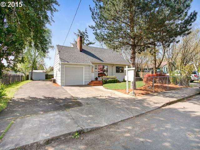 Property Photo: 9804 SE Pardee St OR 97266