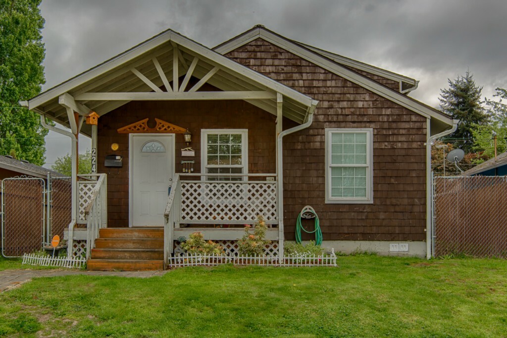 Property Photo:  224 23rd Ave  WA 98632 