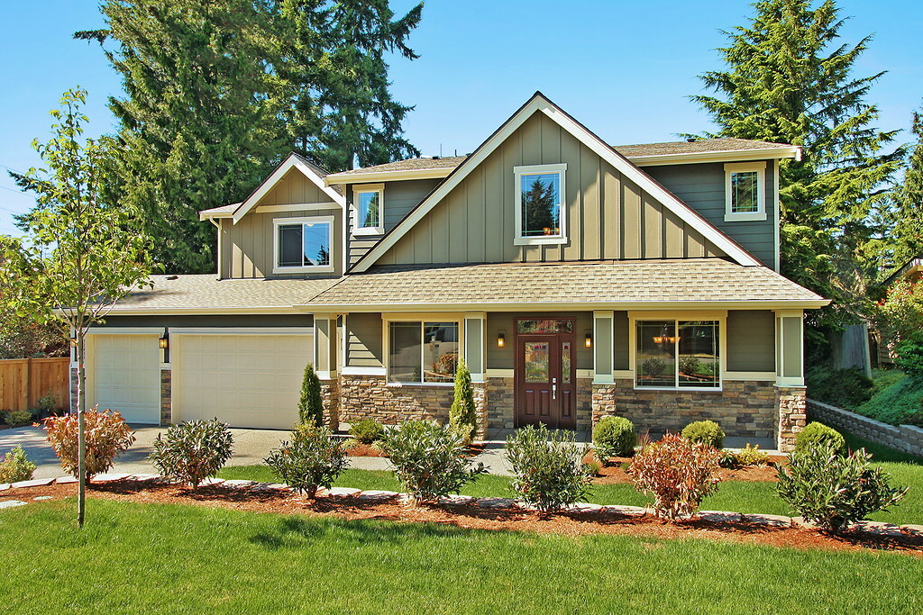 Property Photo:  12418 NE 73rd St  WA 98033 