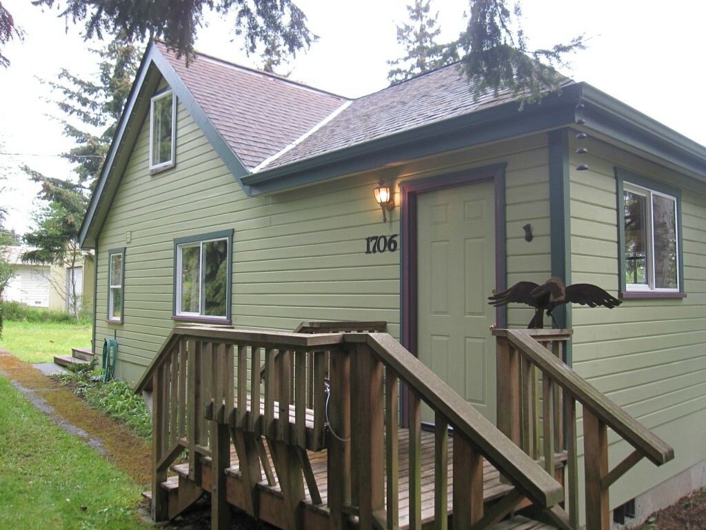 Property Photo:  1706 Holcomb St  WA 98368 