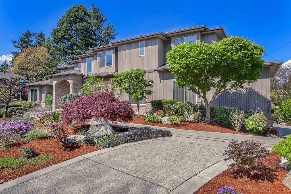 Property Photo: 10238 SE 16th St WA 98004