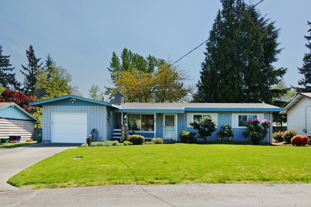 Property Photo:  449 S 190th St  WA 98148 