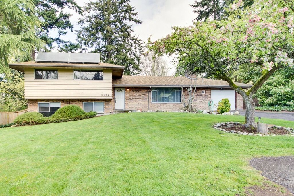Property Photo: 8629 196th St SW WA 98026