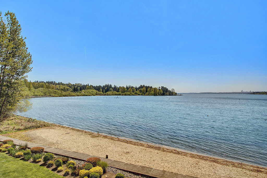 Property Photo:  9727 NE Juanita Dr 307  WA 98034 