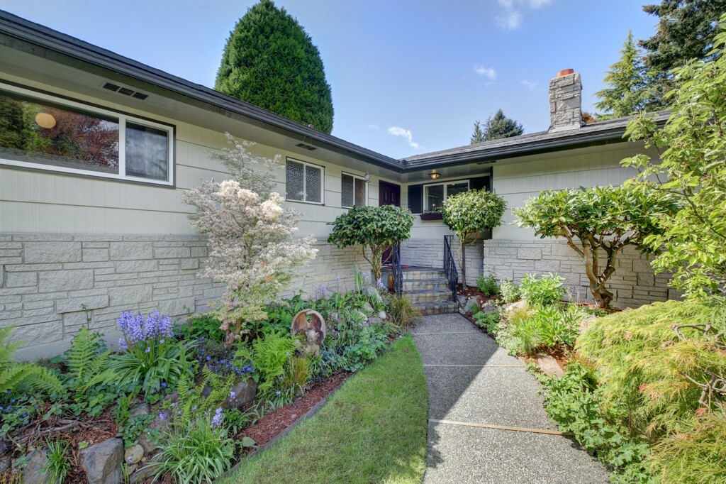 Property Photo: 17328 76th Ave W WA 98026