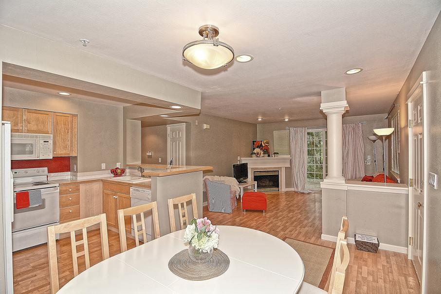Property Photo:  2090 132nd Ave SE H-901  WA 98005 