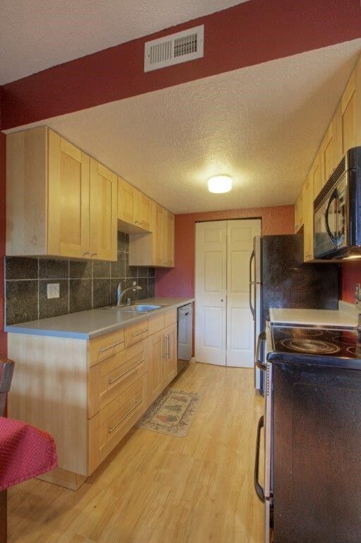 Property Photo:  6734 112th Avenue NE A5  WA 98033 
