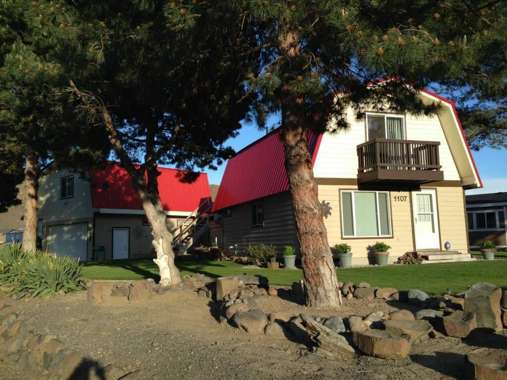 Property Photo: 1107 River Dr SW WA 98848
