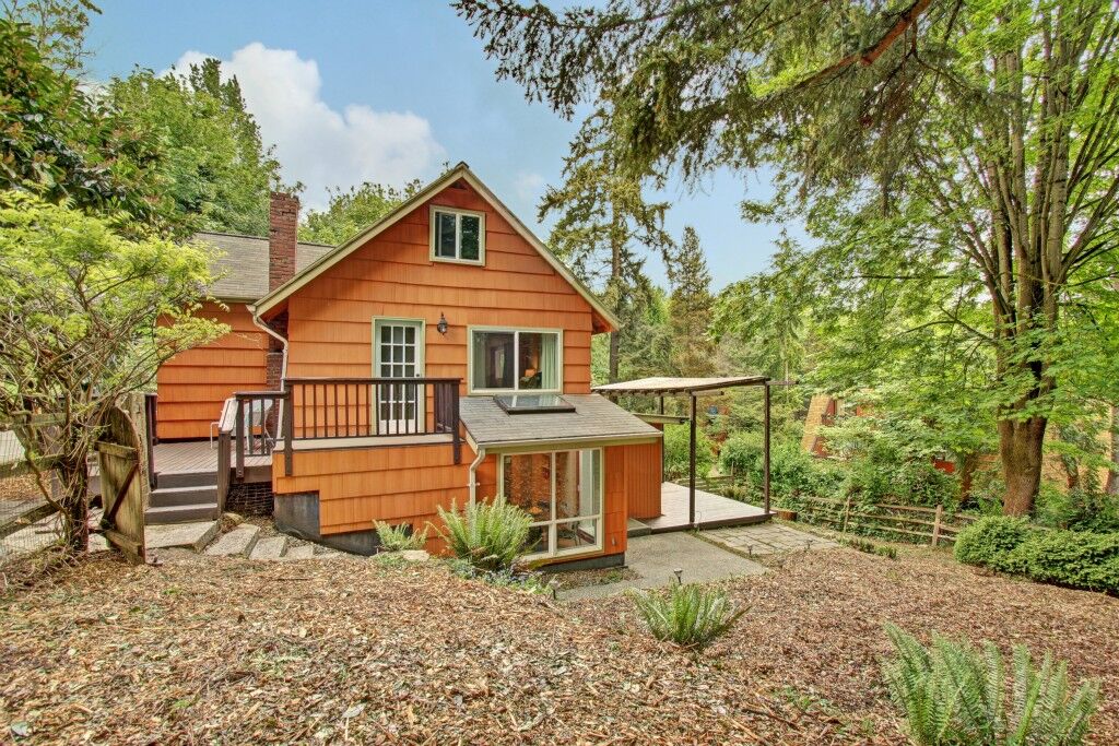 Property Photo:  10746 Densmore Ave N  WA 98133 