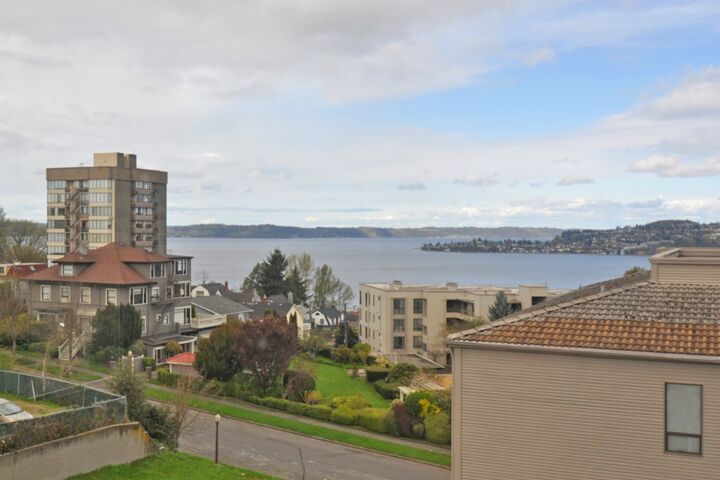 Property Photo: 301 N Tacoma Ave 404 WA 98403