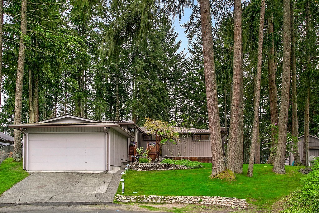 Property Photo:  14727 180th Ave SE  WA 98059 